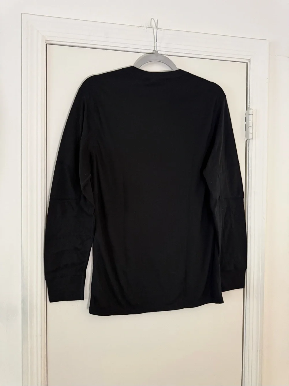 Burton Men's Black Long-Sleeve Shirt Size Medium Under layer for cold weather